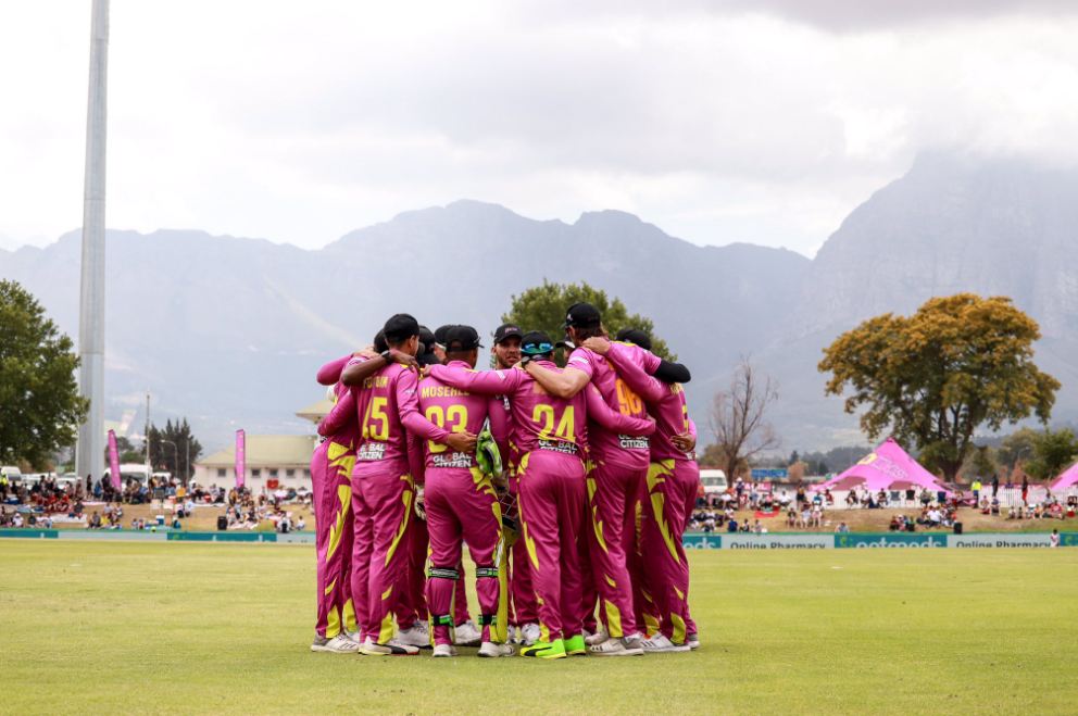 Faf leads from the front as Rocks climb to third place