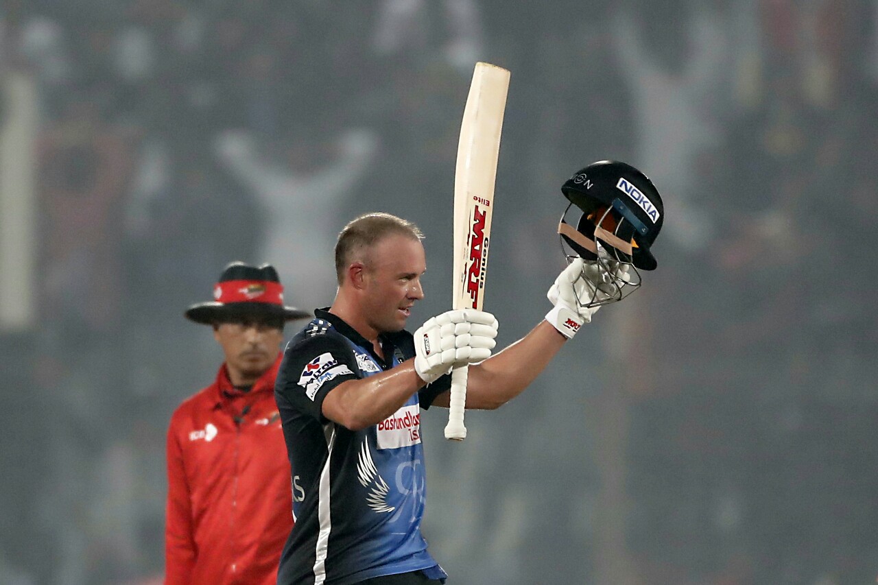 de Villiers-Hales earned a comprehensive victory for Riders