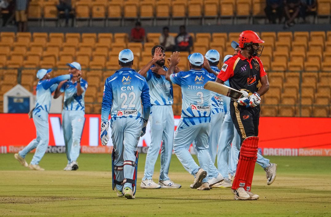 Tuskers hold on to edge out Panthers in final over