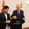 Javed Afridi gifted Peshawar Zalmi shirt to President Tayyip Erdoğan during their meeting in Geneva