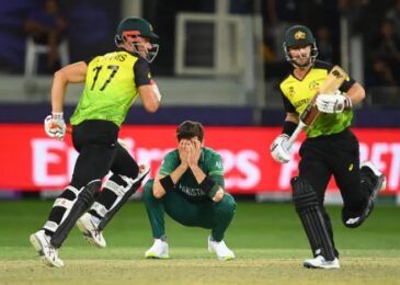 Australia in the final after Wade’s heroics