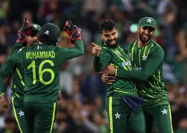 Does Pakistan still have a chance to qualify for the semi-finals?