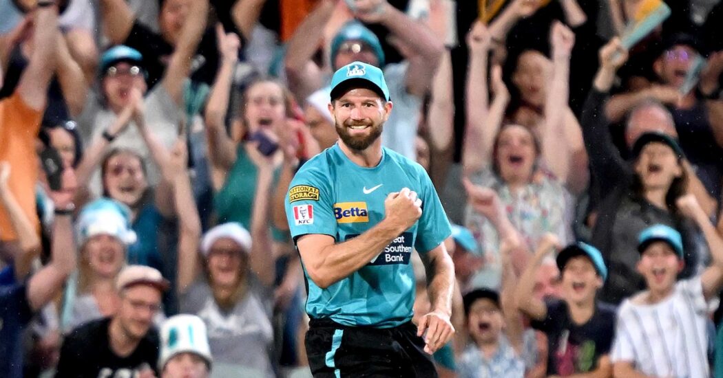 Out or not out? Silk vs Neser catch-out moment sparks debate
Video of Neser Catch in BBL