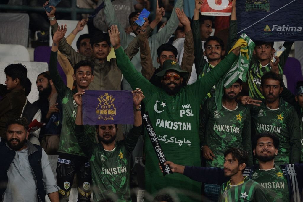 Who is eligible for 50% discount on PSL 8 tickets?