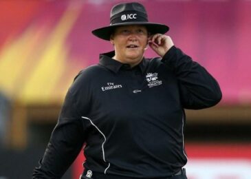 Sue Redfern becomes first woman to officiate a T20 Blast match