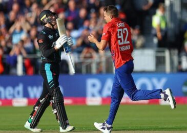 England cruise to victory over New Zealand in T20 opener