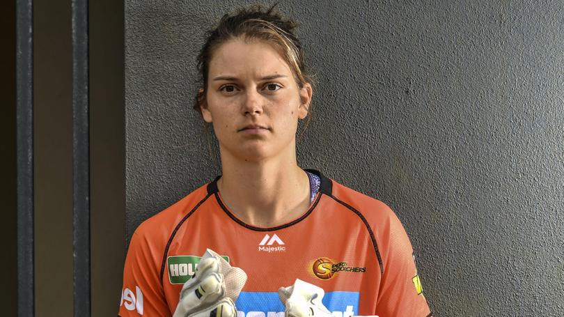 Perth Scorchers sign English international Amy Jones