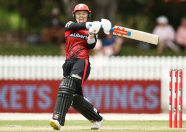 Talented batter Courtney Webb re-signs with Melbourne Renegades for two years