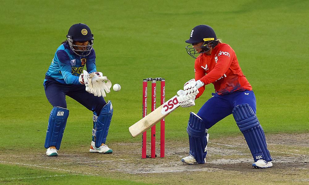 England Women defeated Sri Lanka Women by 12 runs (DLS) in the first T20I
