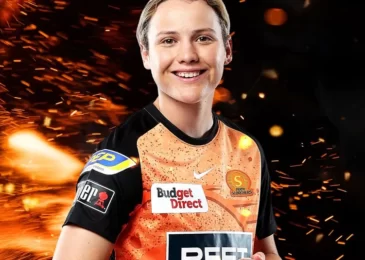 Rising star Lilly Mills signs on for two more seasons with Perth Scorchers