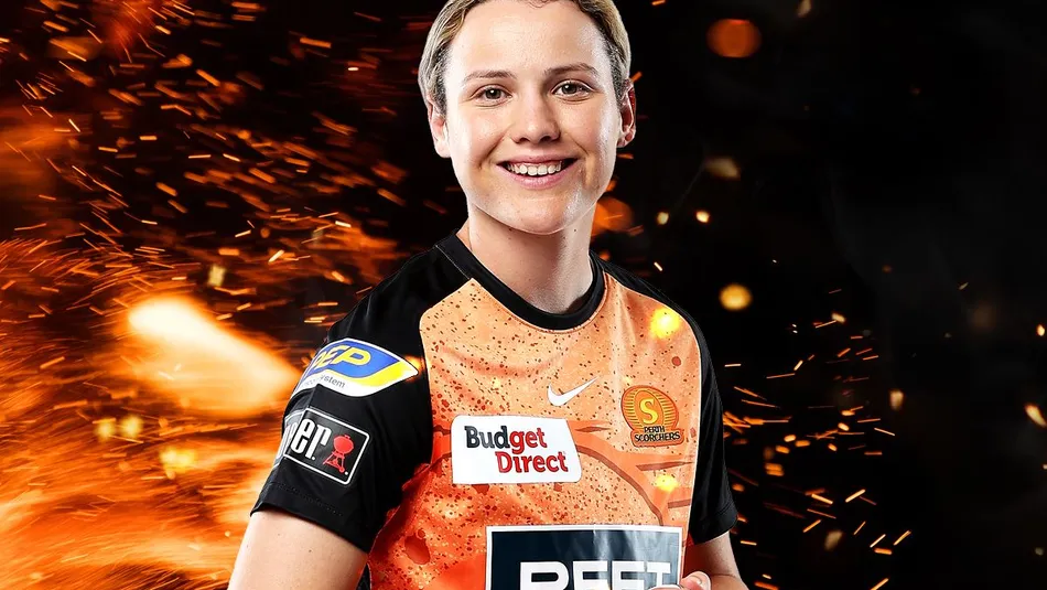 Rising star Lilly Mills signs on for two more seasons with Perth Scorchers