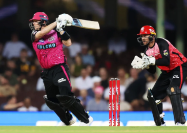 Sydney Sixers Defeat Melbourne Renegades in Nail-Biting BBL Game