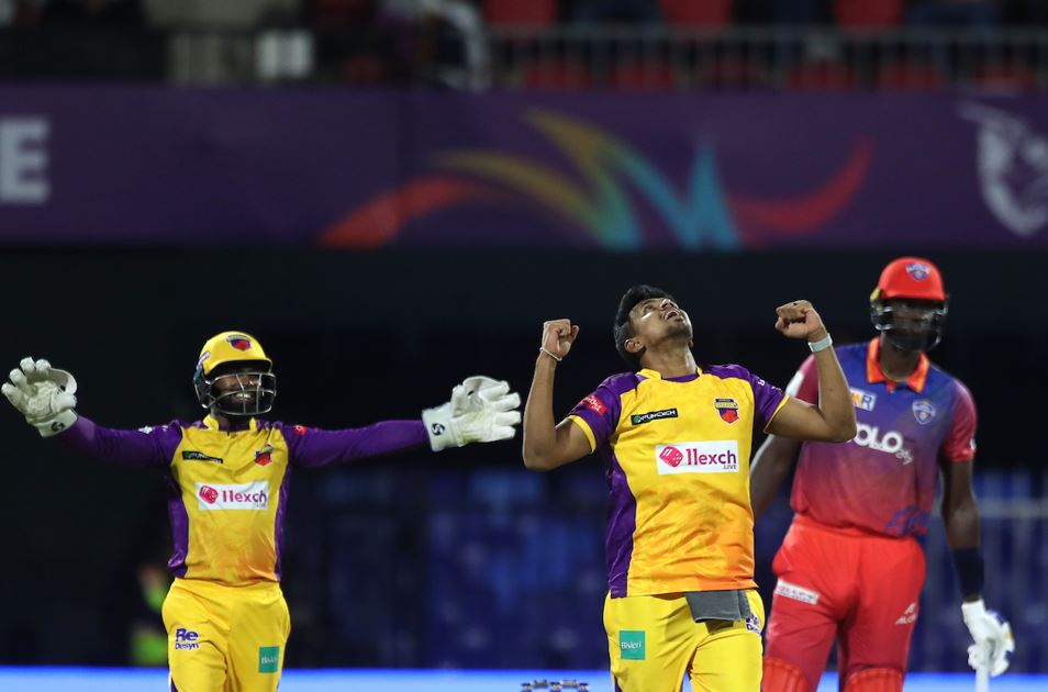 Maheesh Theekshana's magical spin and Daniel Sams' accurate pace