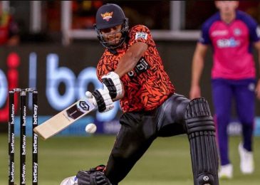 Sunrisers Triumph Over Paarl Royals, Clinch Top Spot in SA20!